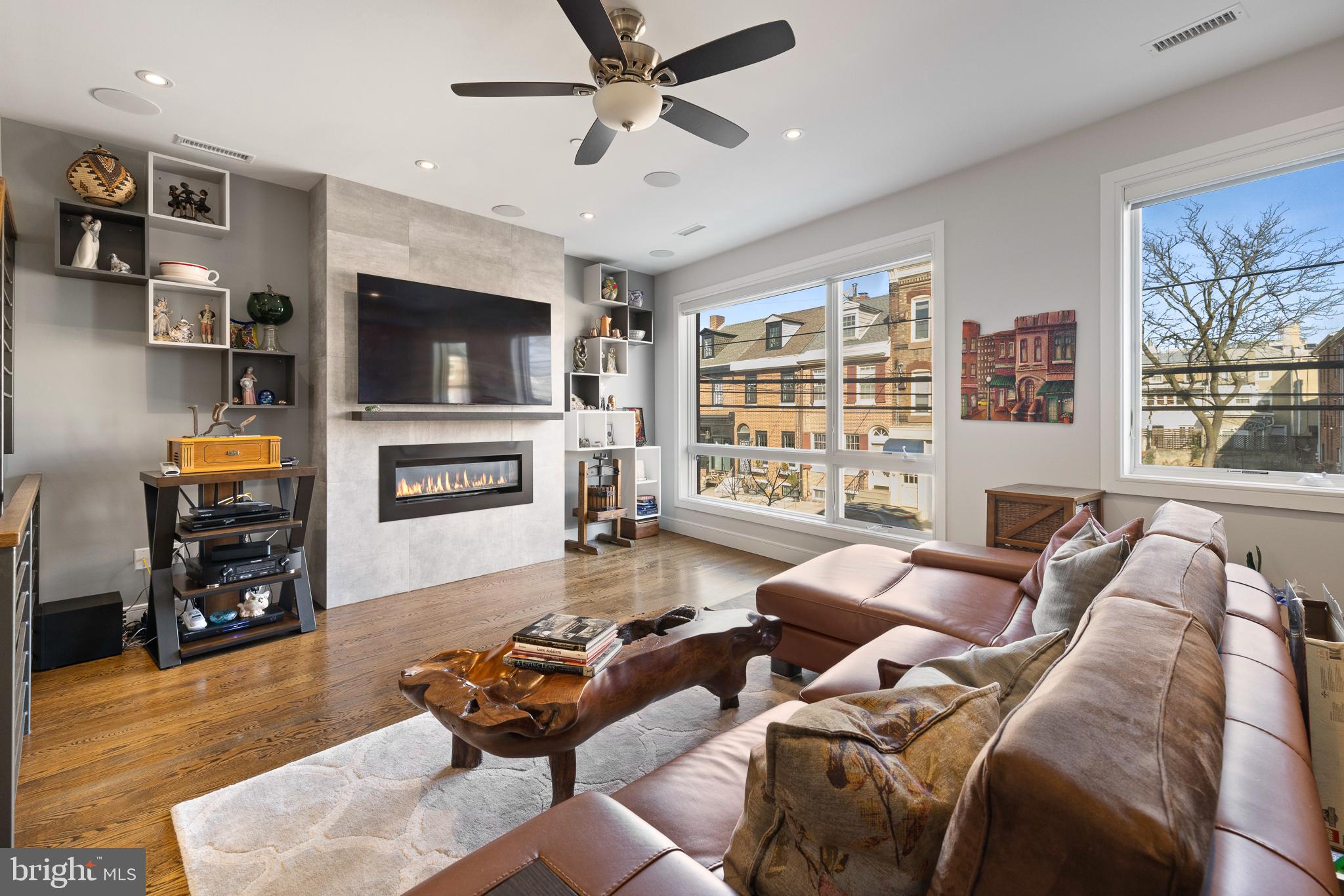 QUEEN VILLAGE - Residential