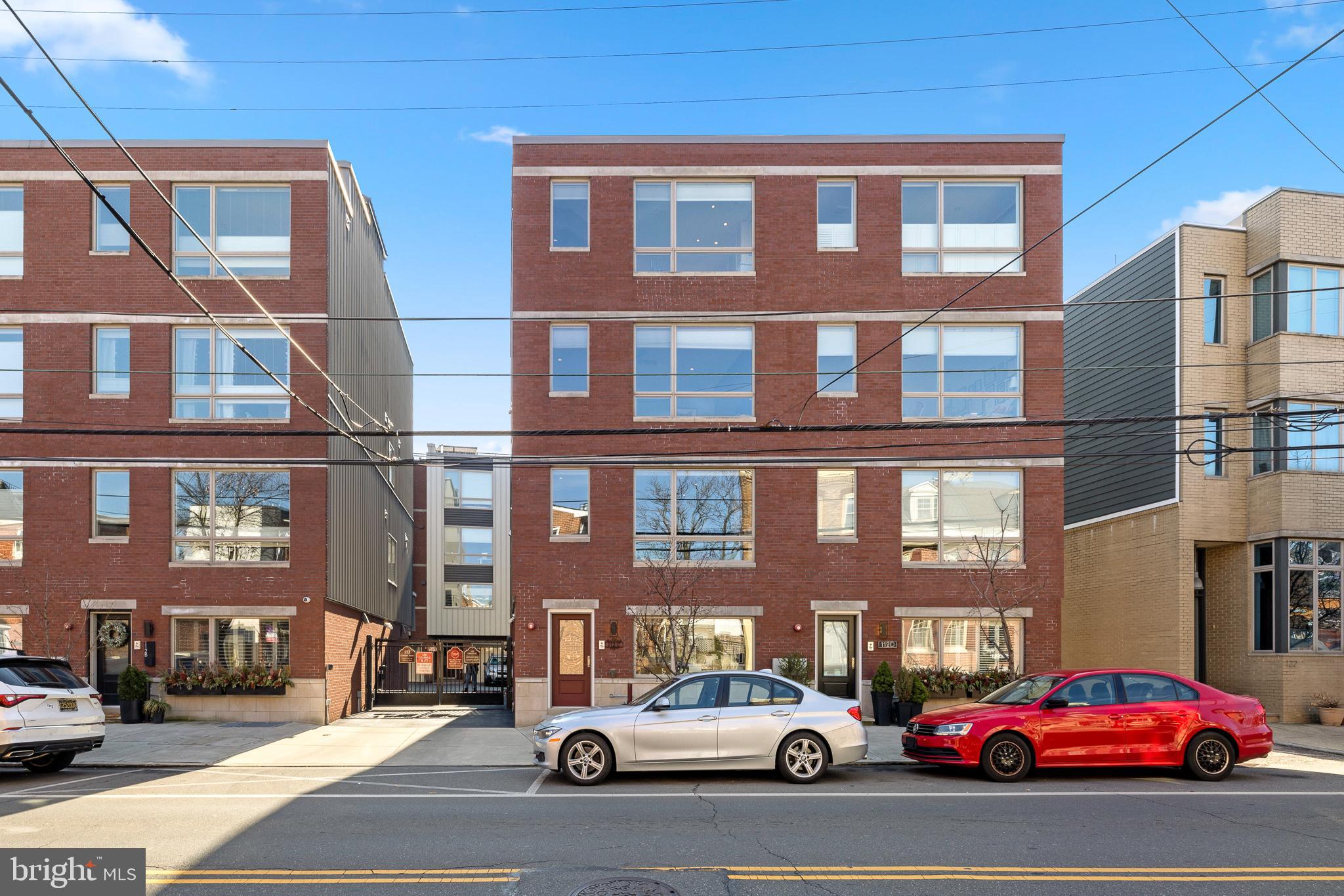 QUEEN VILLAGE - Residential