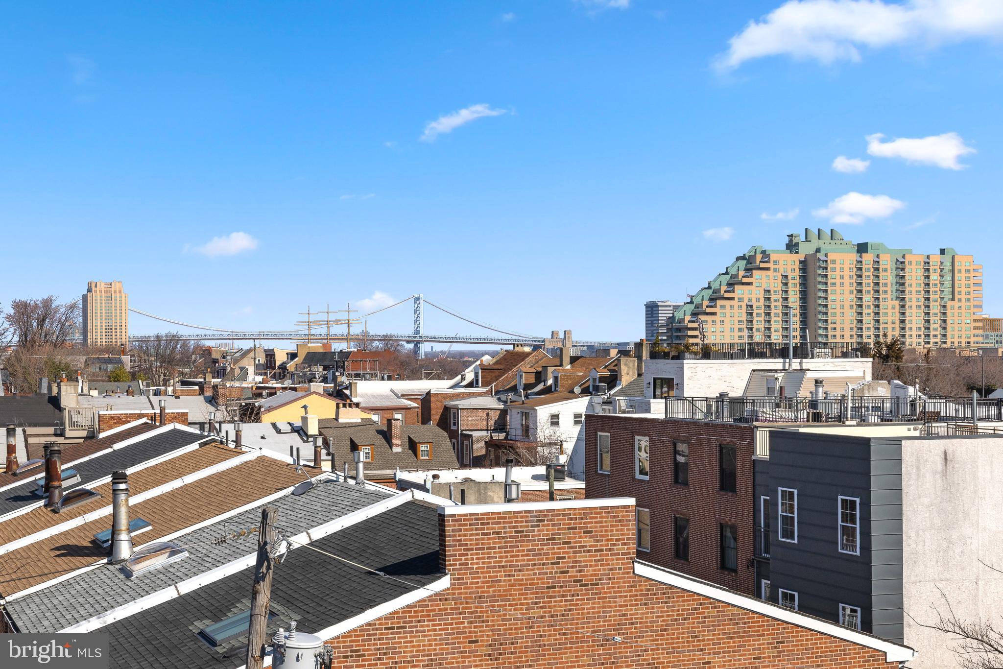 QUEEN VILLAGE - Residential