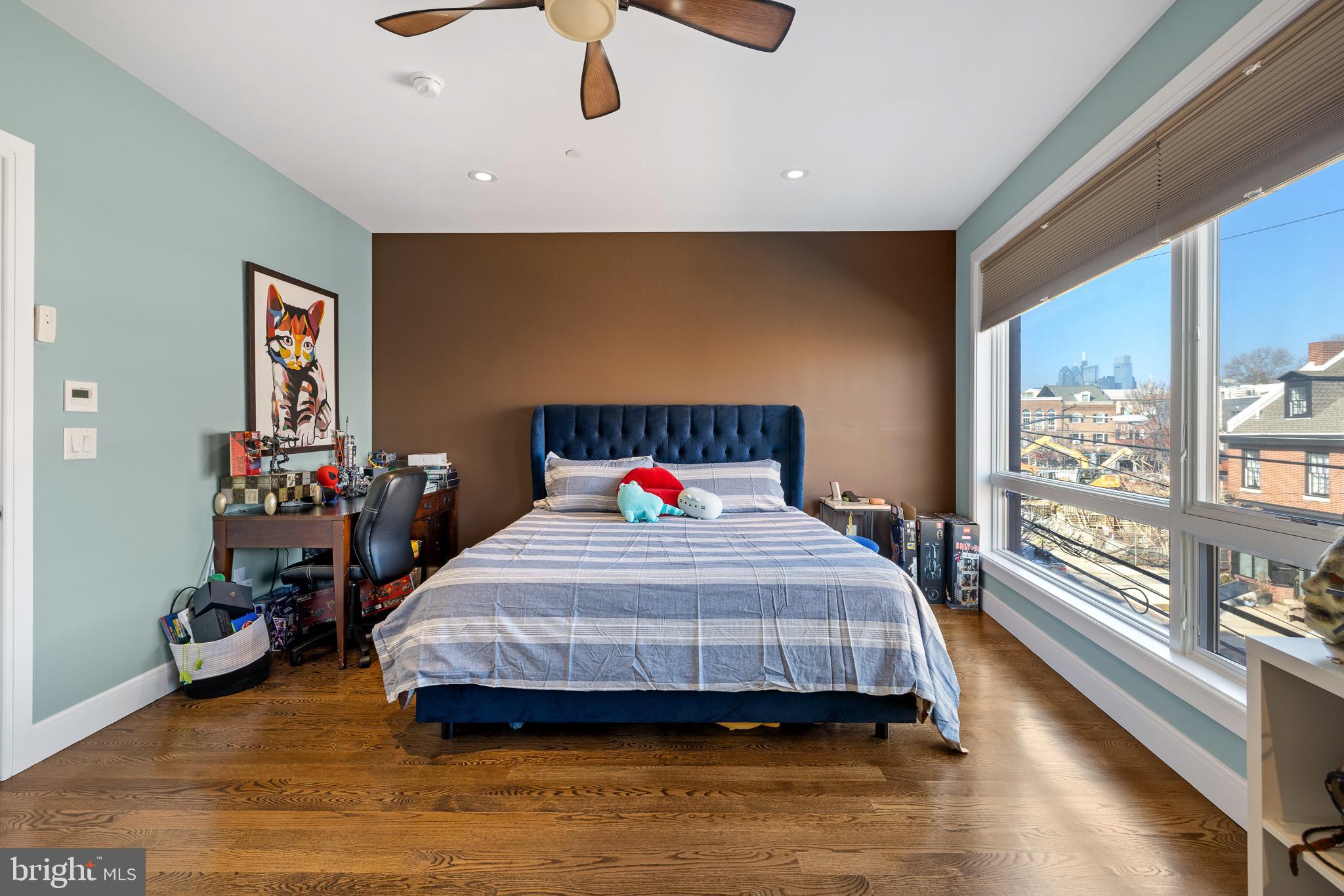 QUEEN VILLAGE - Residential