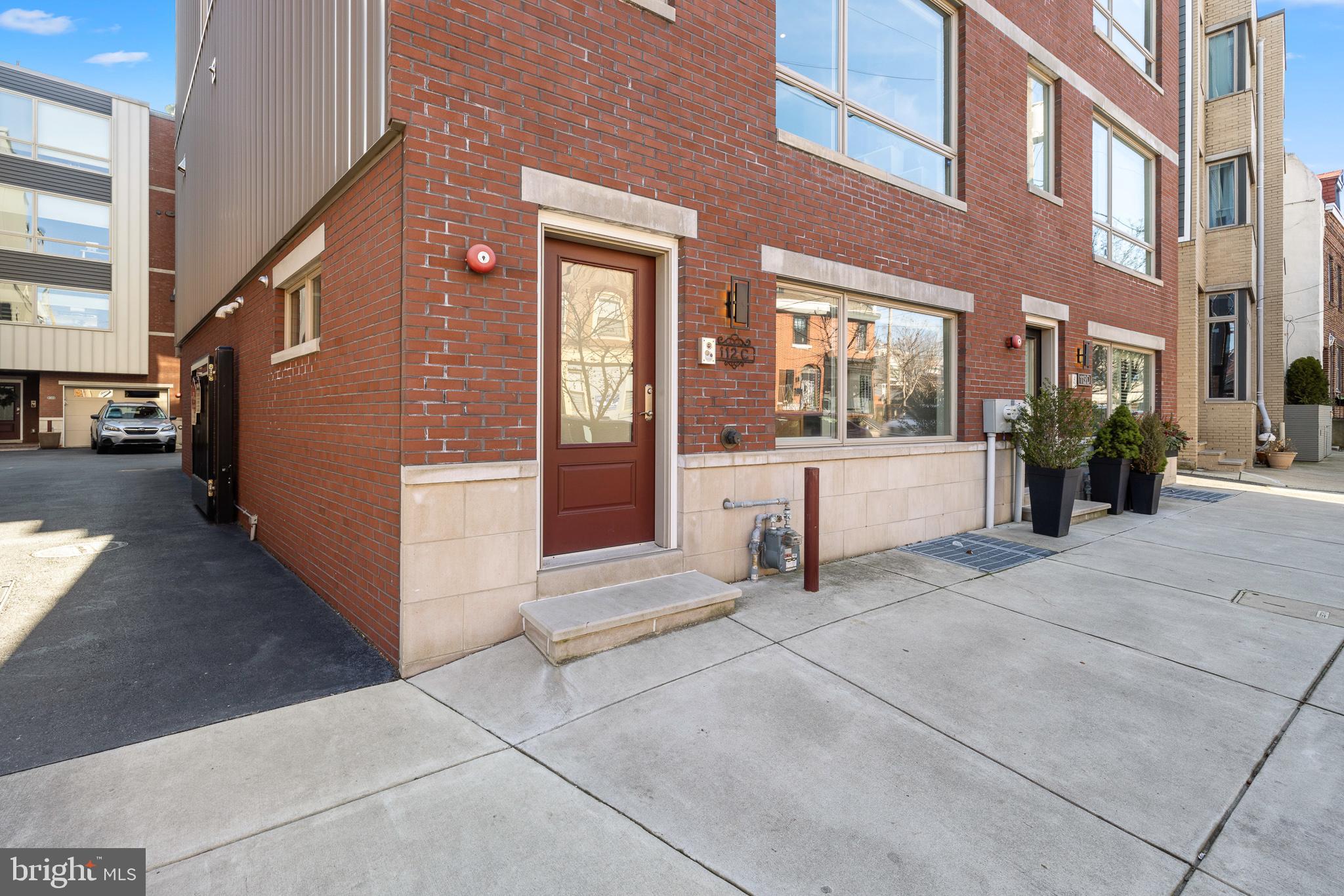 QUEEN VILLAGE - Residential