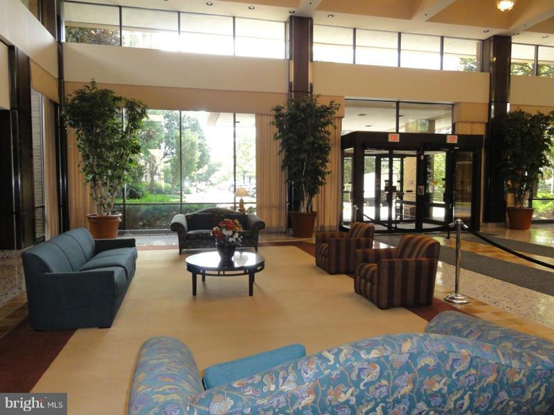 SKYLINE HOUSE - Residential