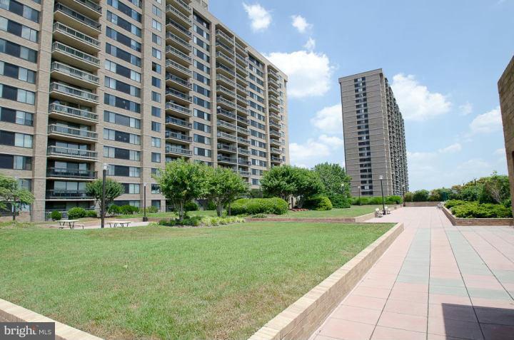 SKYLINE HOUSE - Residential