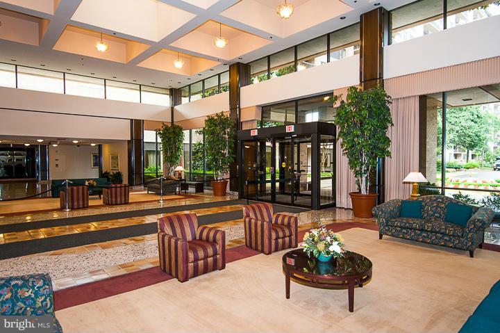 SKYLINE HOUSE - Residential