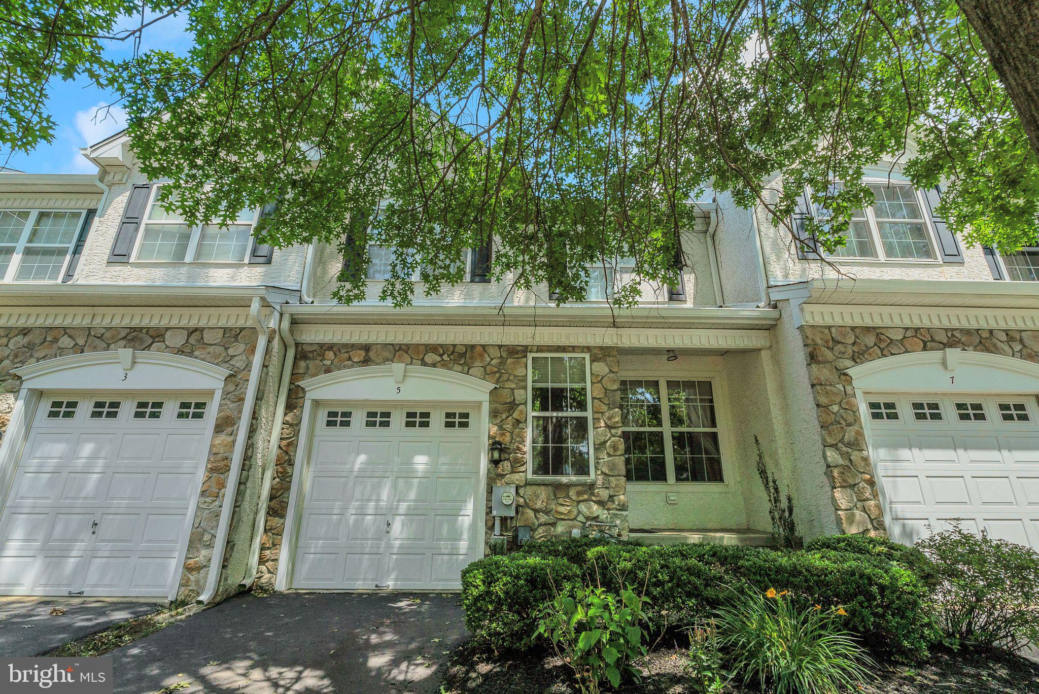 5 HENLEY DRIVE