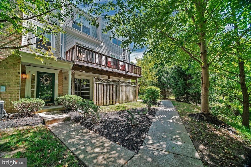 Beautiful, 3 level townhouse with great Floor plan. Main level open concept kitchen, living room, family room and dining area. Half bathroom on the main level. Second level 2 bedrooms with full bathroom and laundry room. Third floor spacious Master bedroom with fireplace and wet bar, full bathroom. Owner prepared this amazing property for the next buyer: Hardwood floors, new carpet, fresh paint, recent HVAC & hot water heater, roof replaced not too long time ago by association. All appliances included (stove, refrigerator, washer, dryer) and fans in each bedroom.