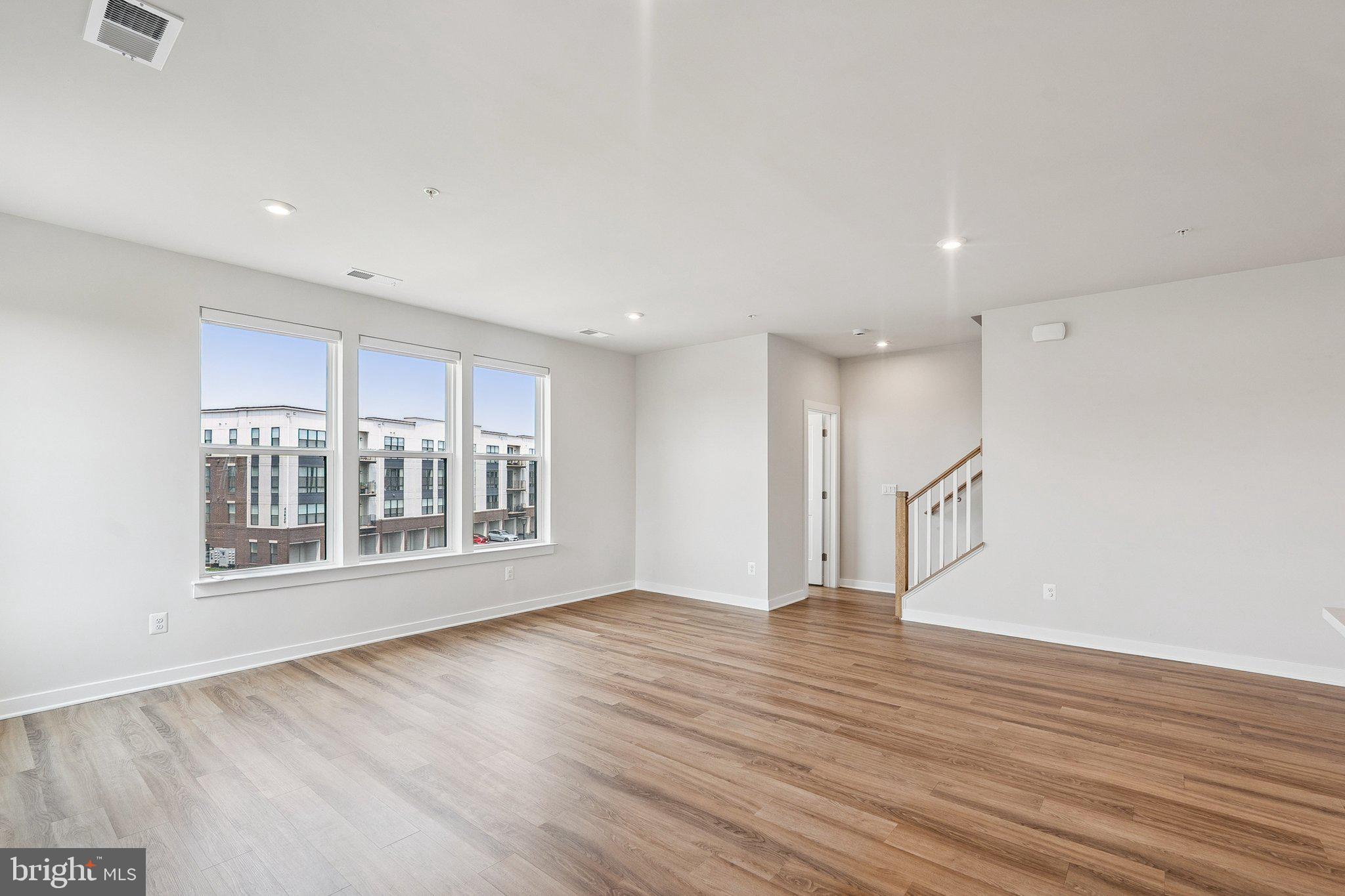 43730 TRANSIT SQUARE