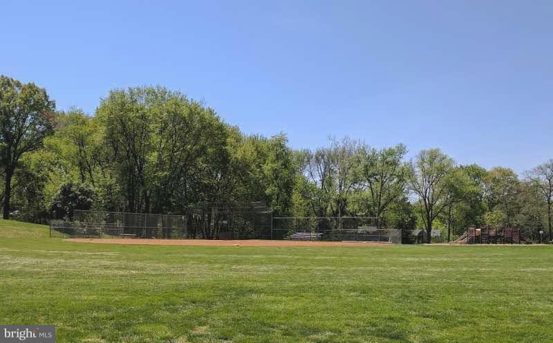 BURGUNDY VILLAGE - Residential