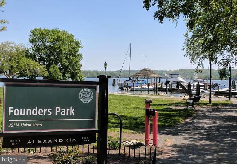 BURGUNDY VILLAGE - Residential