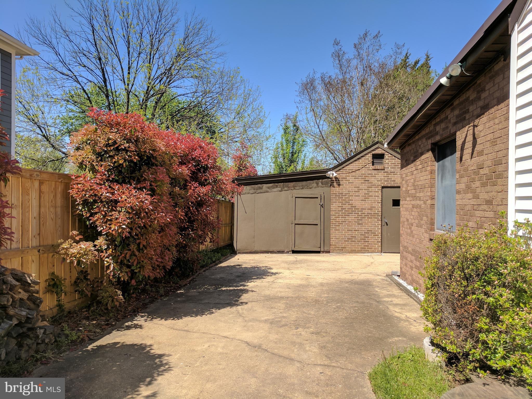 BURGUNDY VILLAGE - Residential
