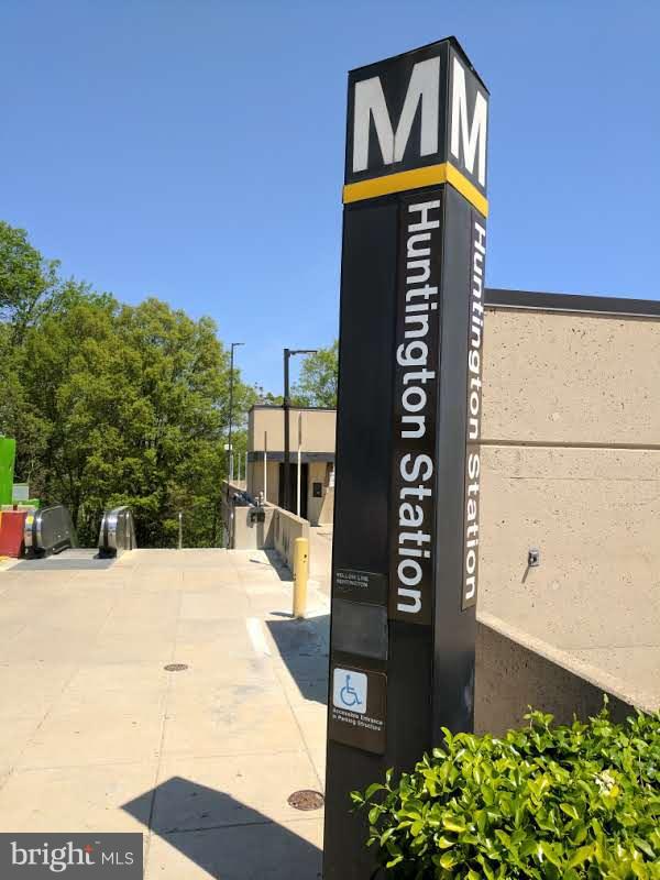 BURGUNDY VILLAGE - Residential