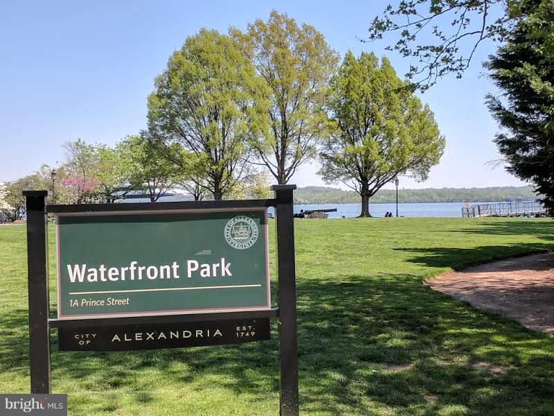 BURGUNDY VILLAGE - Residential