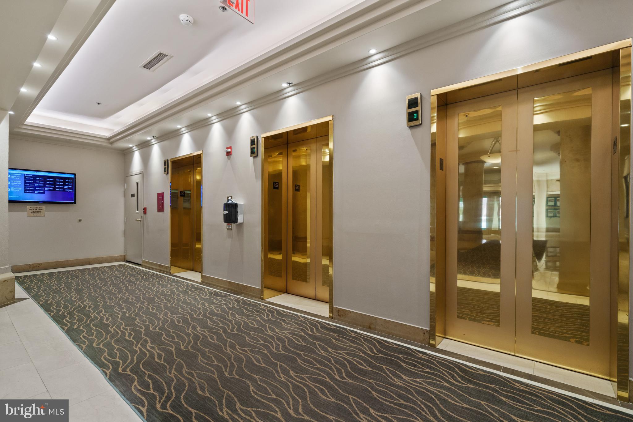 CARLYLE TOWERS CONDOMINIUM - Residential