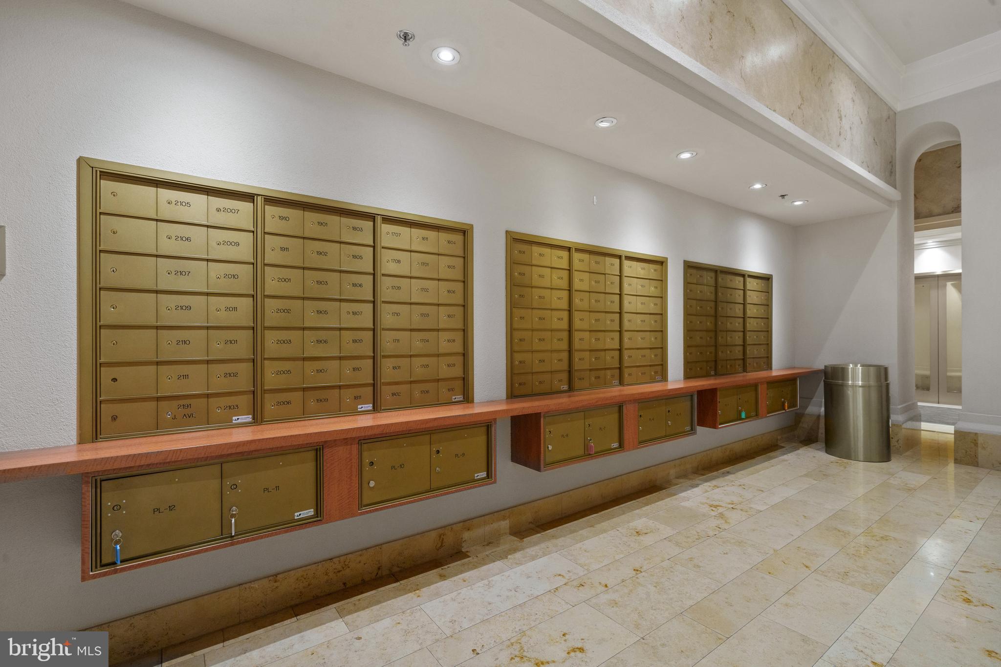 CARLYLE TOWERS CONDOMINIUM - Residential