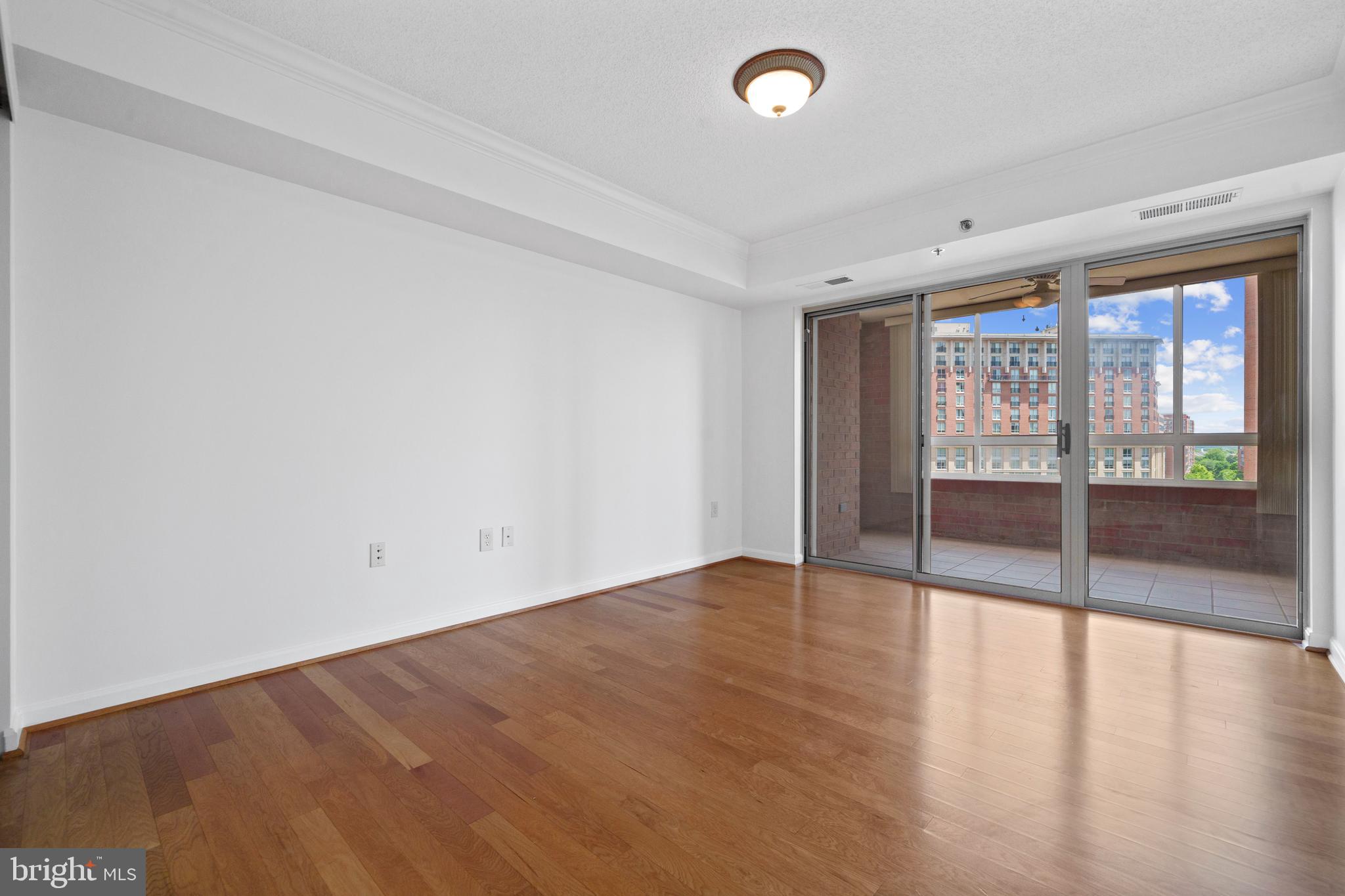 CARLYLE TOWERS CONDOMINIUM - Residential