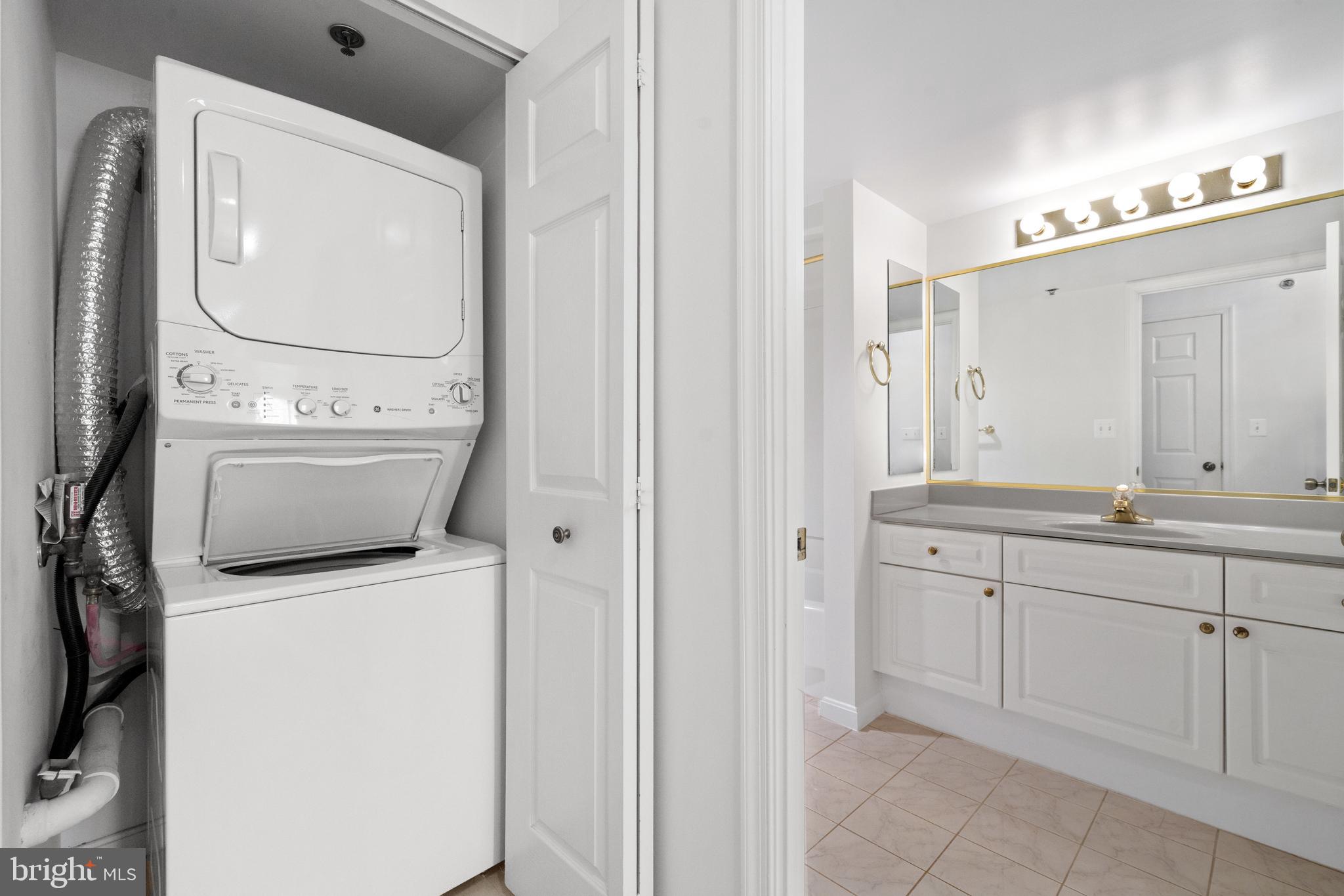 CARLYLE TOWERS CONDOMINIUM - Residential