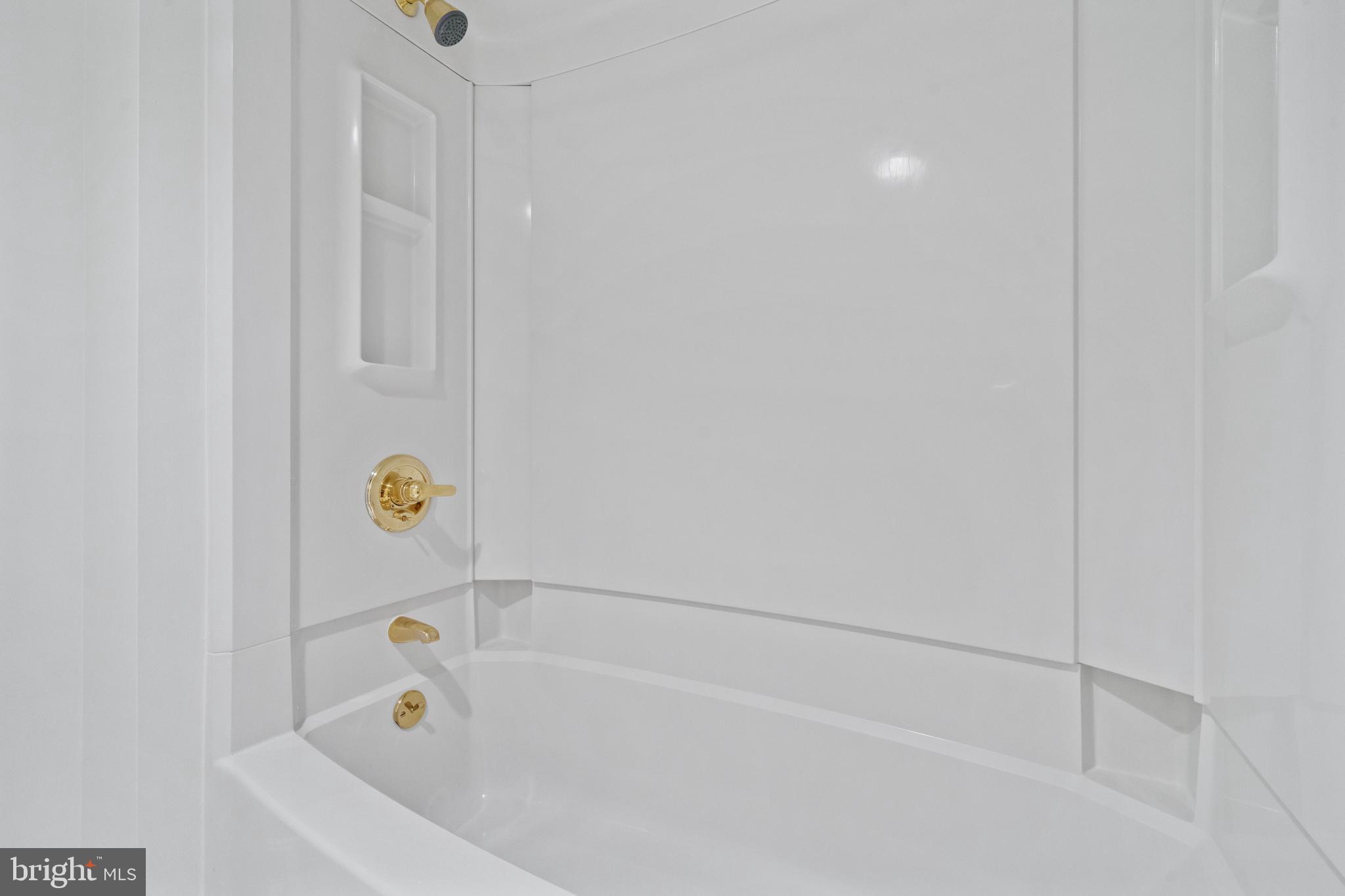 CARLYLE TOWERS CONDOMINIUM - Residential