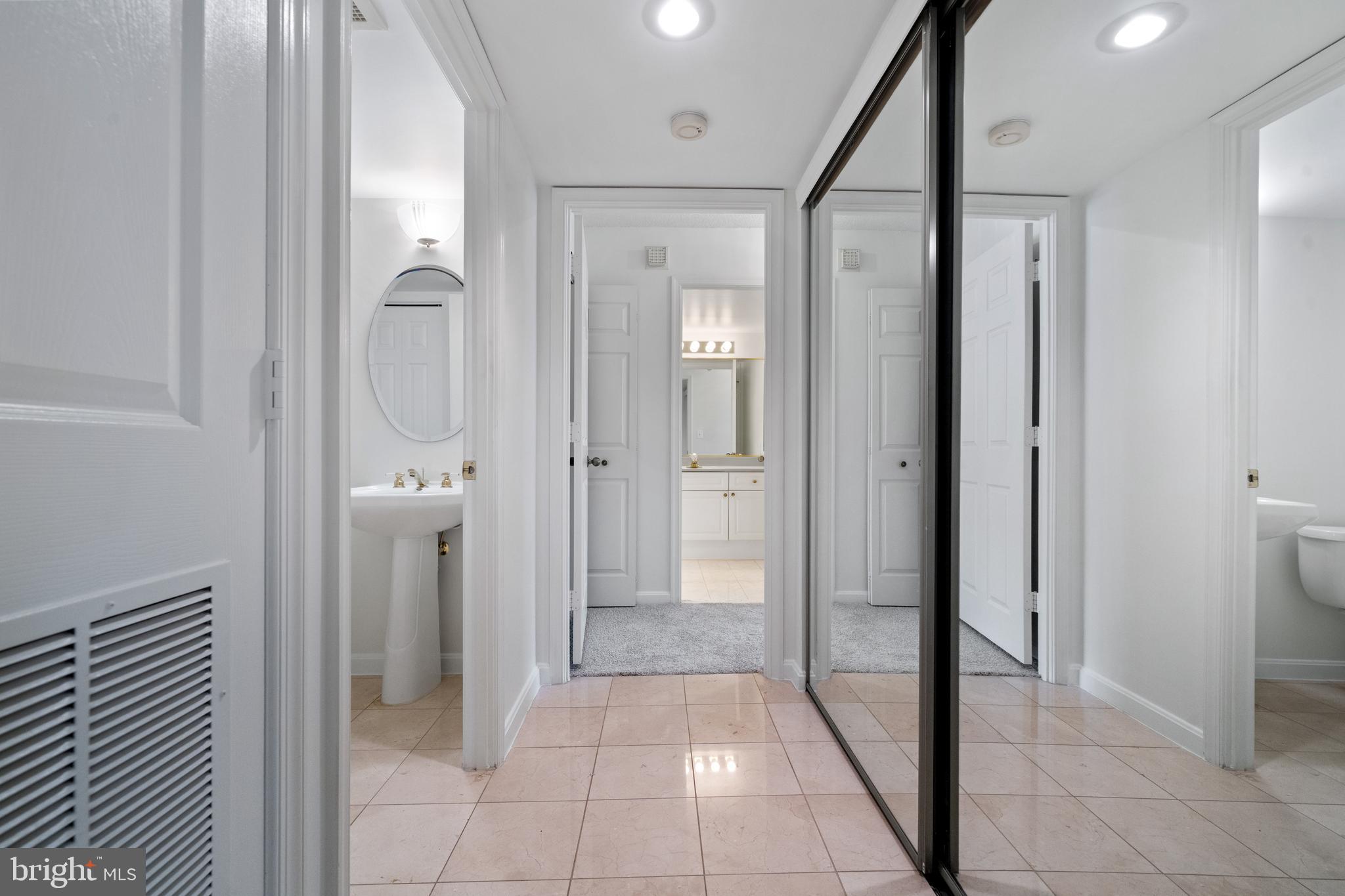 CARLYLE TOWERS CONDOMINIUM - Residential