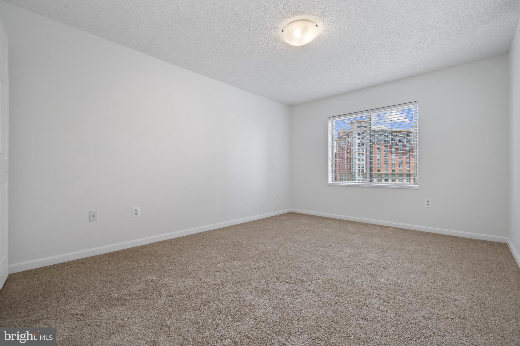 CARLYLE TOWERS CONDOMINIUM - Residential