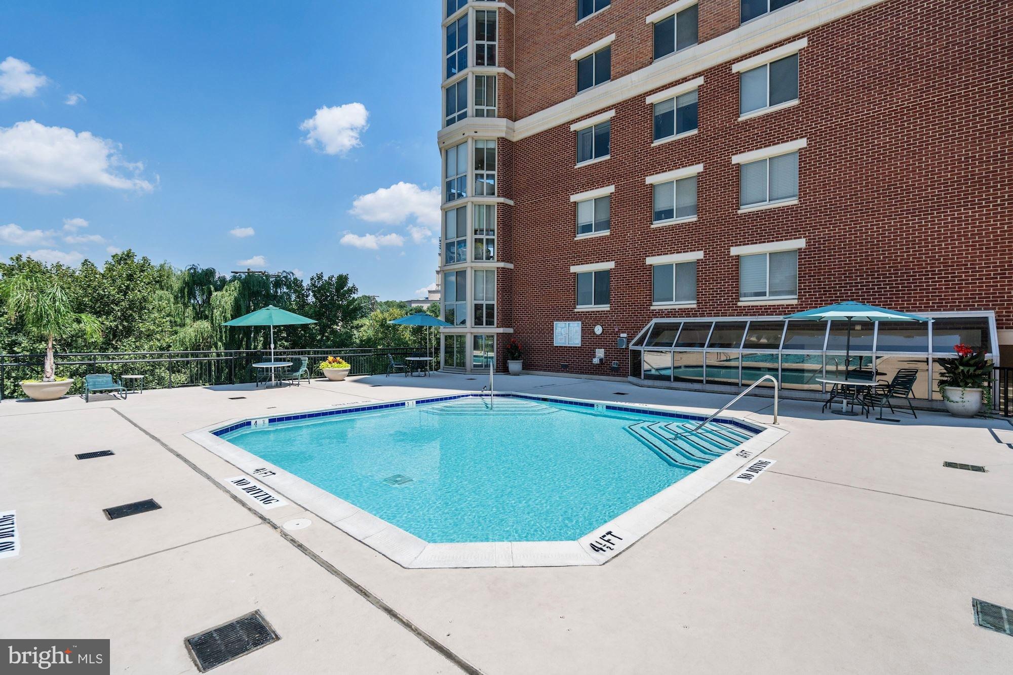 CARLYLE TOWERS CONDOMINIUM - Residential