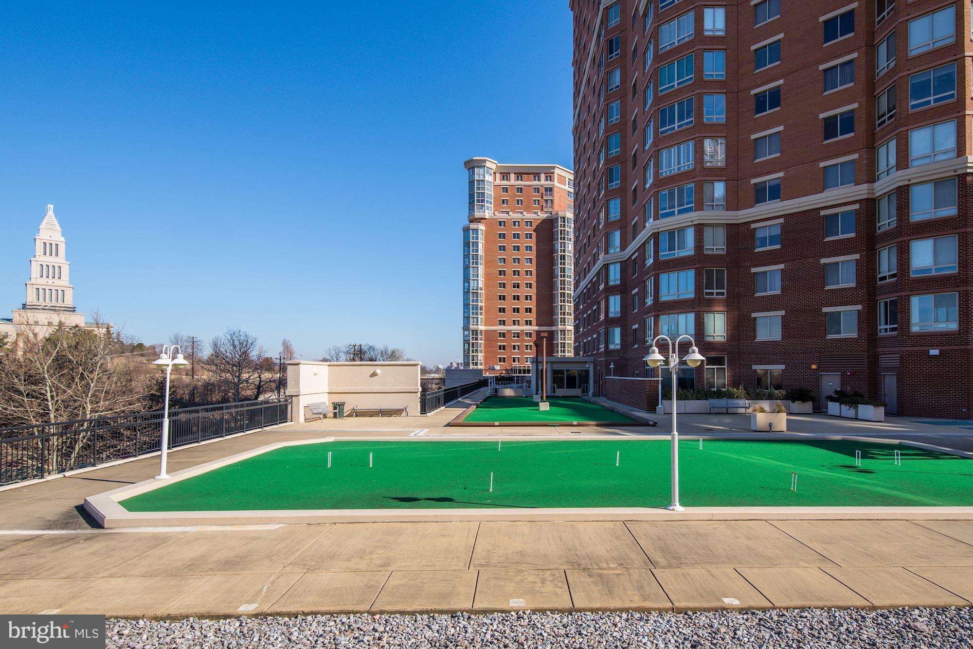 CARLYLE TOWERS CONDOMINIUM - Residential