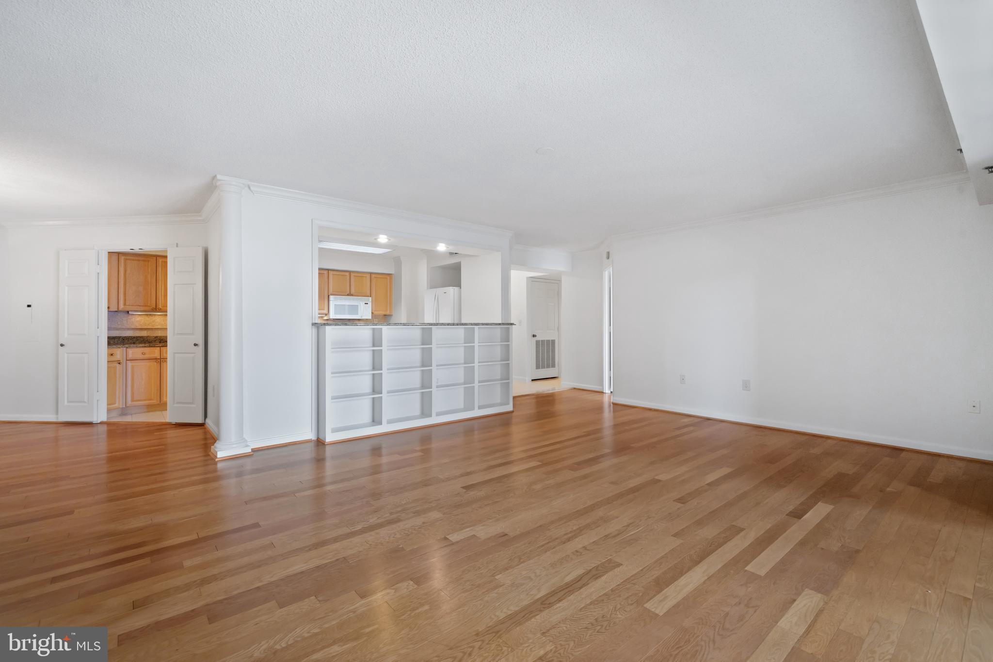 CARLYLE TOWERS CONDOMINIUM - Residential