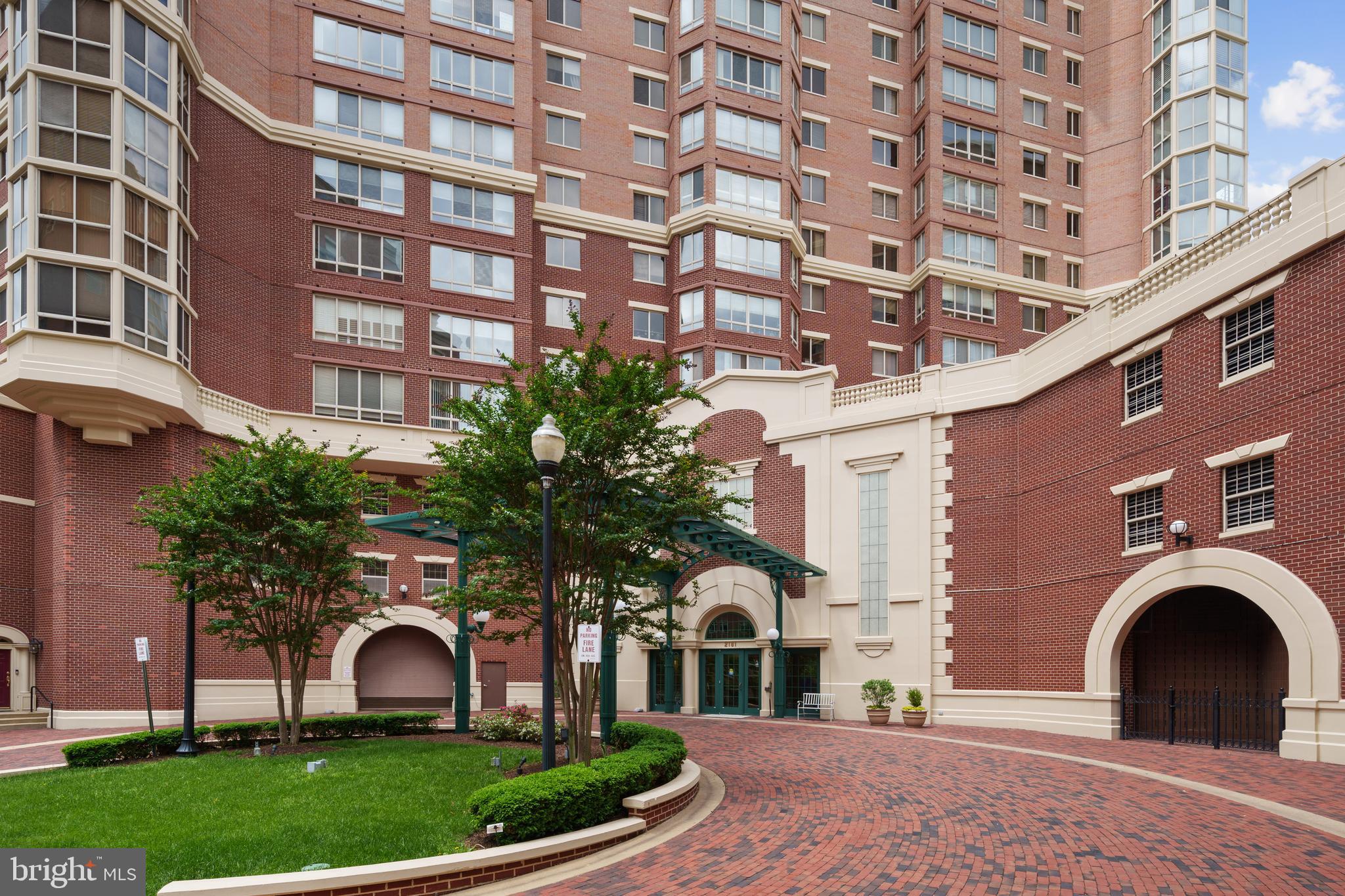 CARLYLE TOWERS CONDOMINIUM - Residential