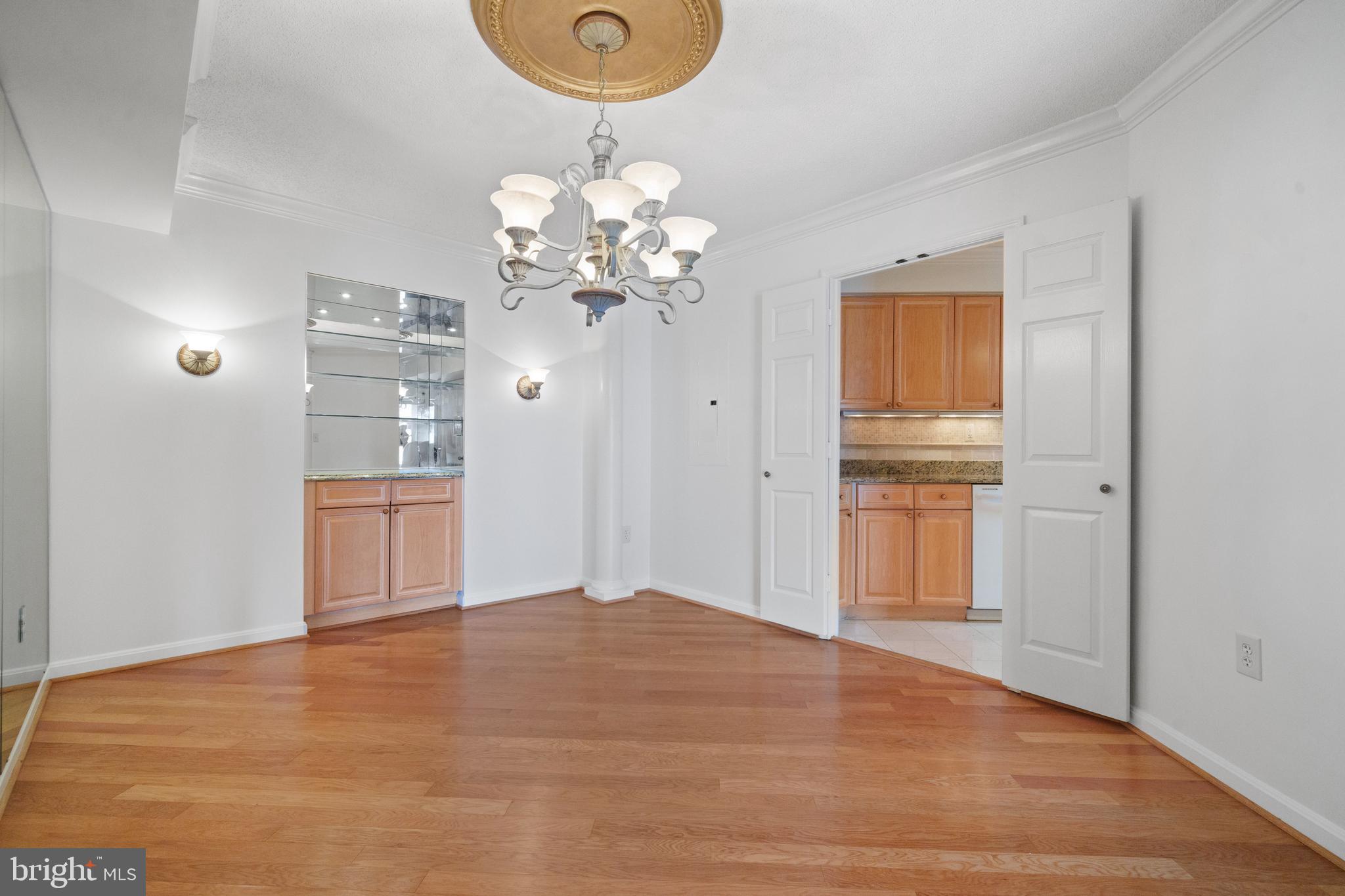 CARLYLE TOWERS CONDOMINIUM - Residential