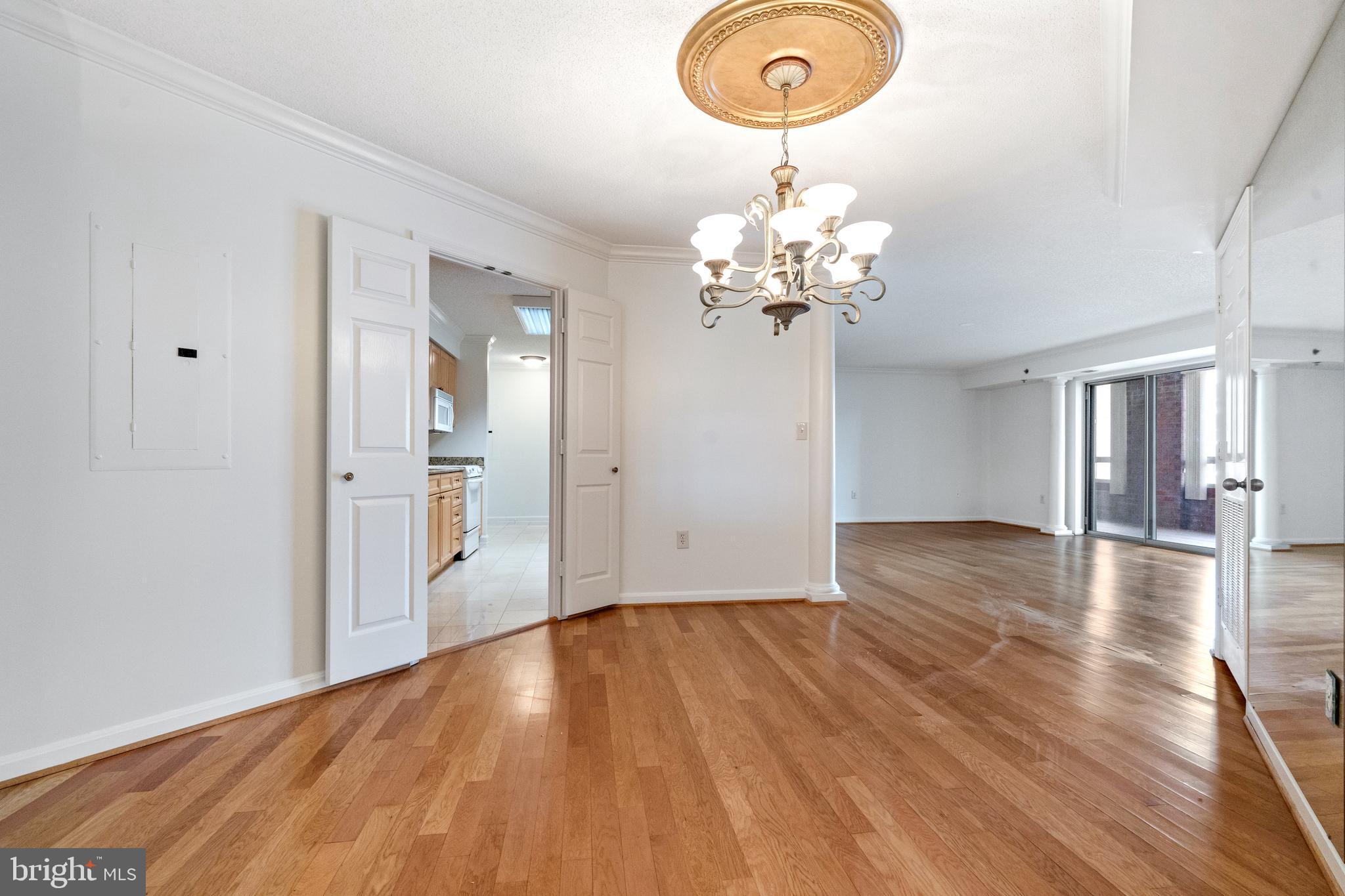 CARLYLE TOWERS CONDOMINIUM - Residential