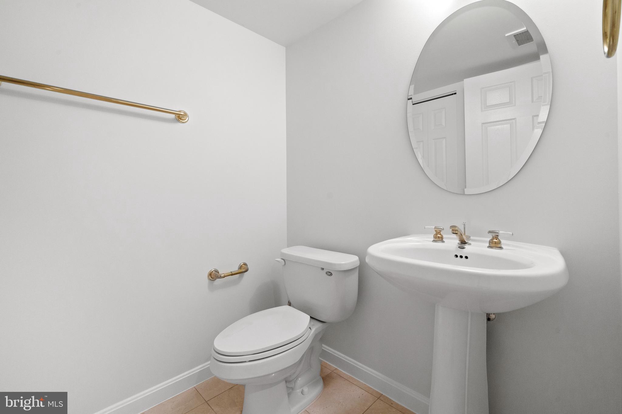 CARLYLE TOWERS CONDOMINIUM - Residential