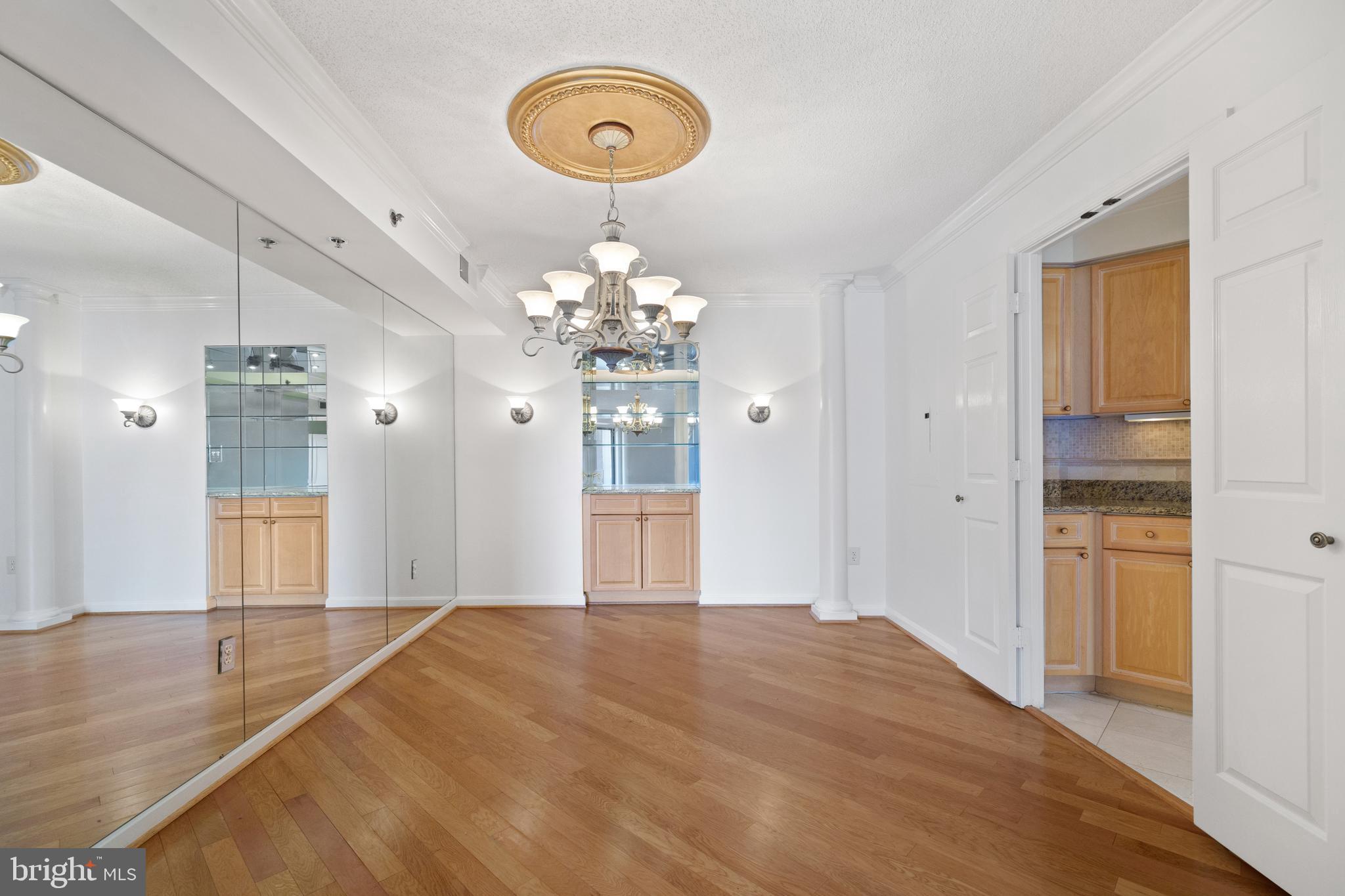 CARLYLE TOWERS CONDOMINIUM - Residential