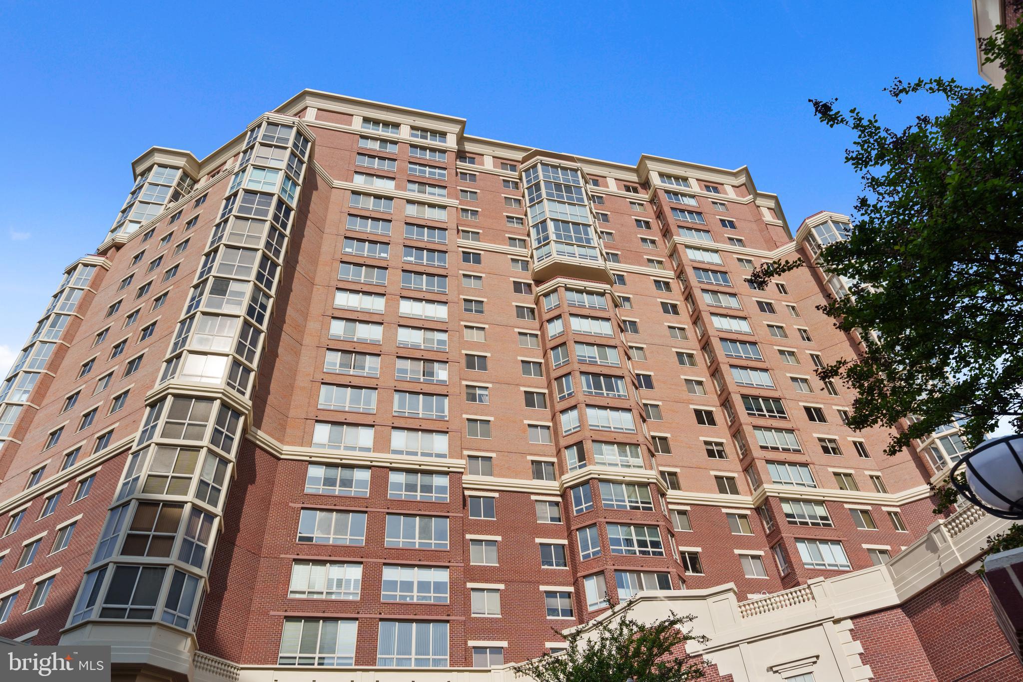 CARLYLE TOWERS CONDOMINIUM - Residential