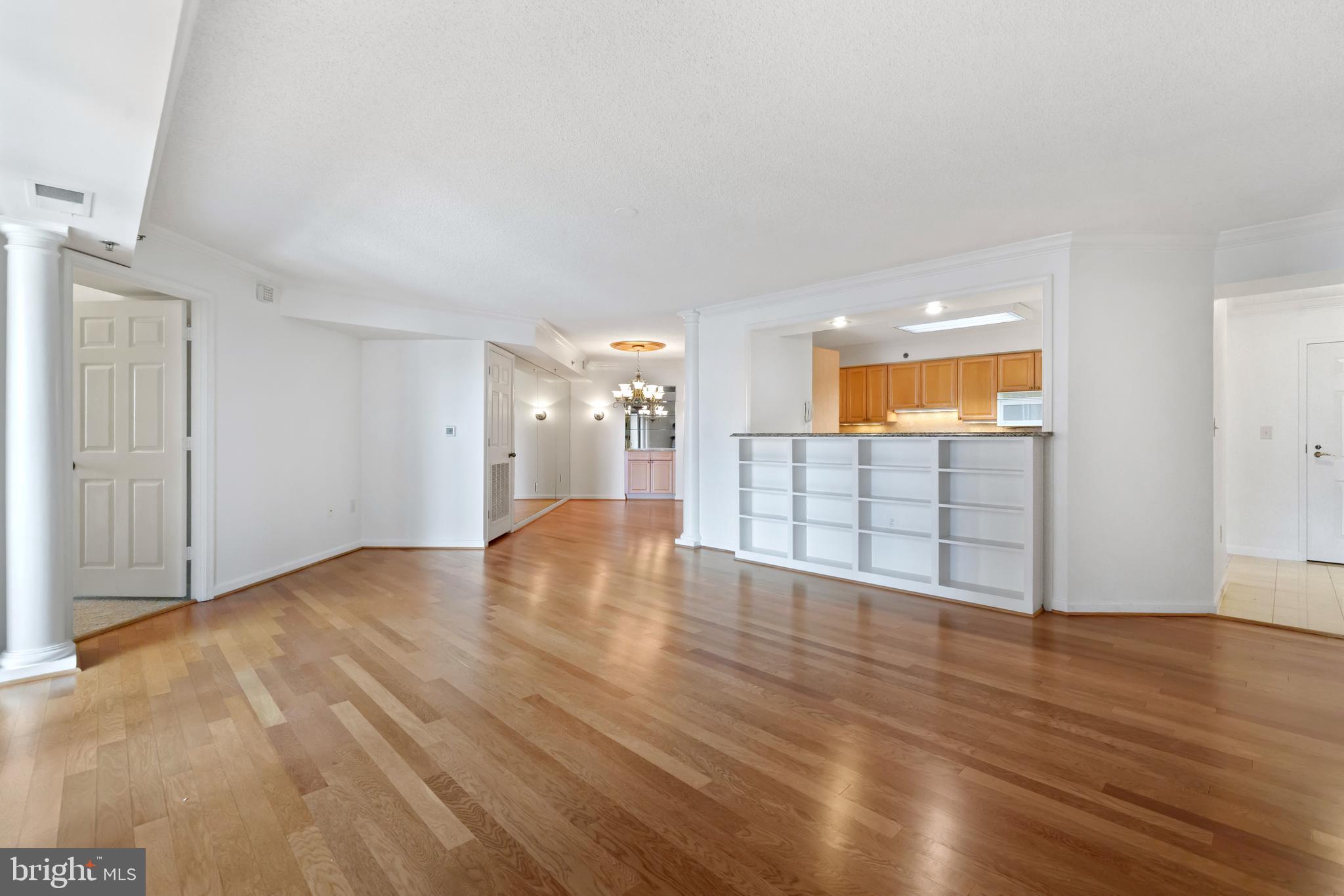 CARLYLE TOWERS CONDOMINIUM - Residential