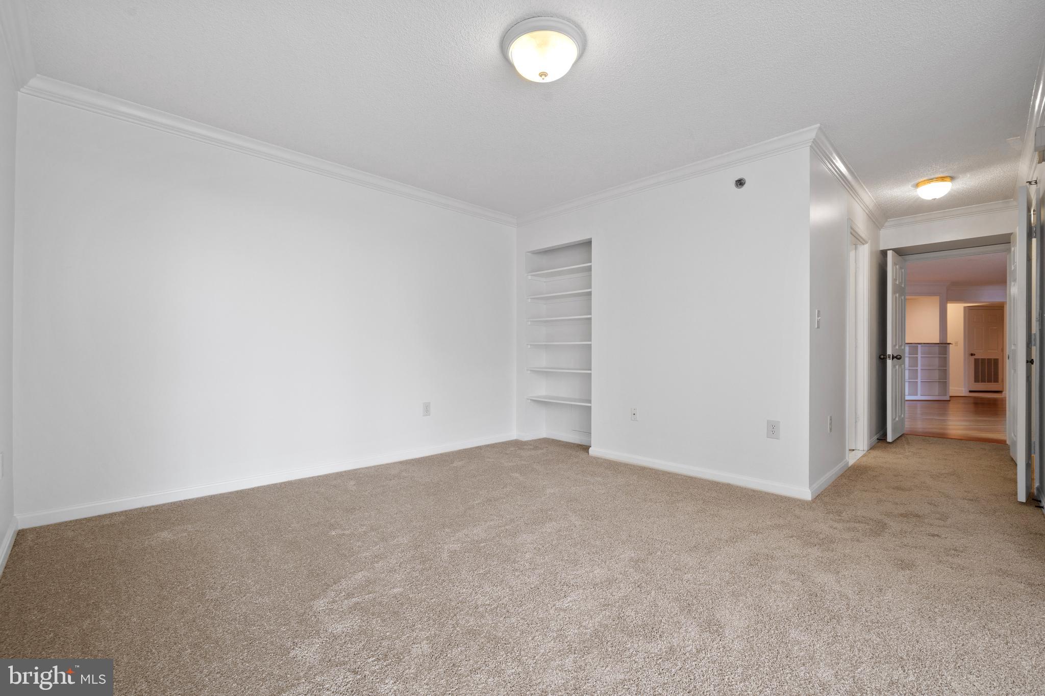 CARLYLE TOWERS CONDOMINIUM - Residential