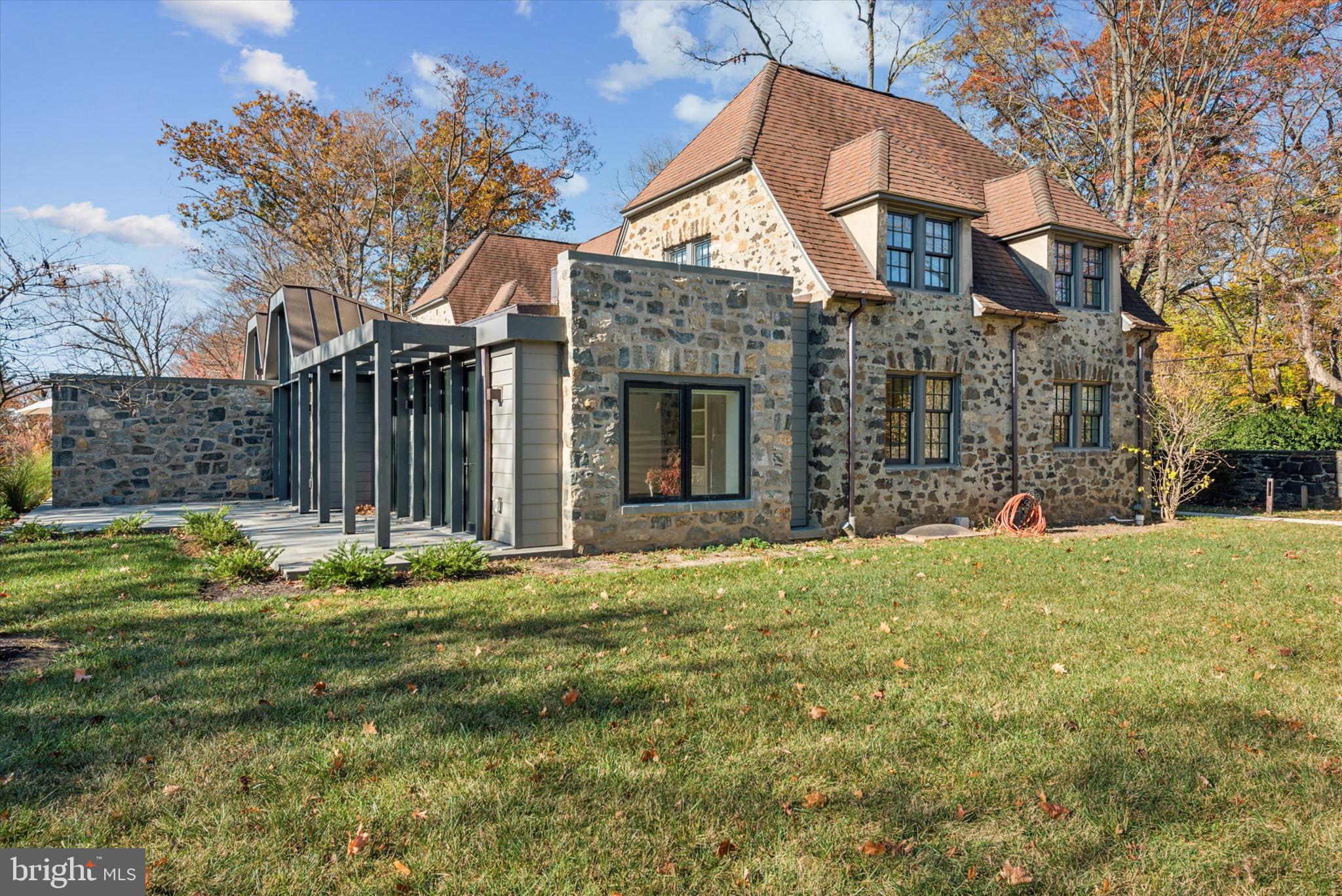 767 NEWTOWN ROAD 769