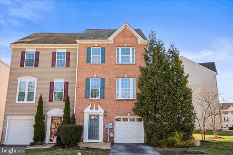 Townhouse For Sale - 854 Blossom Drive<br/> HANOVER, PA 17331
