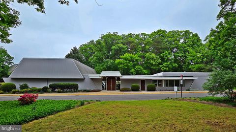 Photo of 5315 Backlick Road, SPRINGFIELD, VA 22151 (MLS # VAFX2310622)