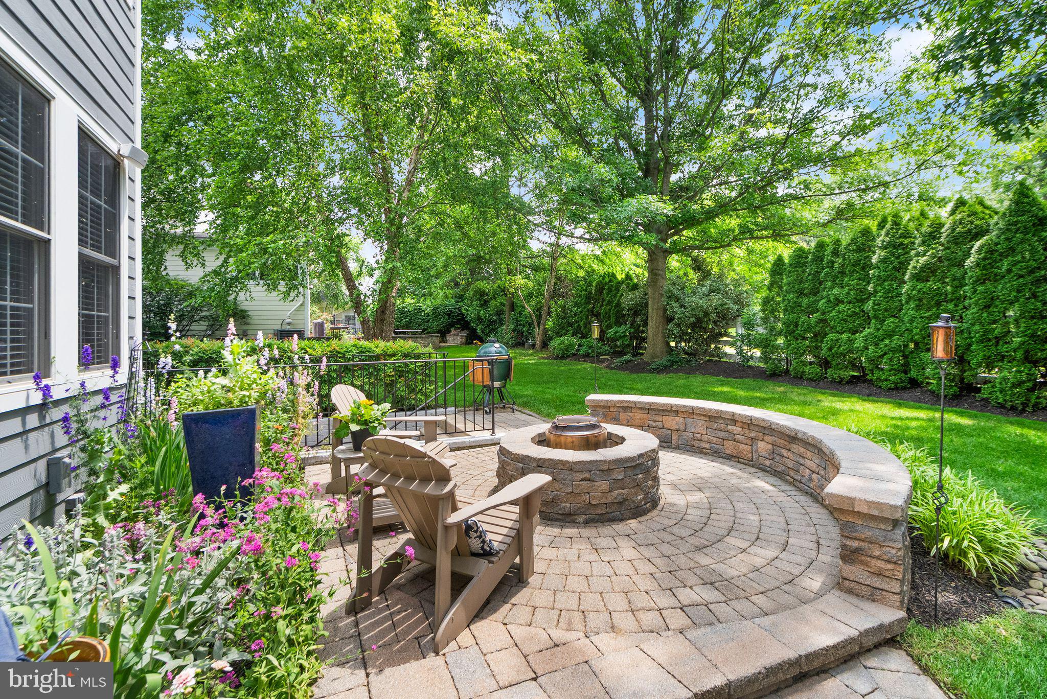 VILLAGE CASE - Residential