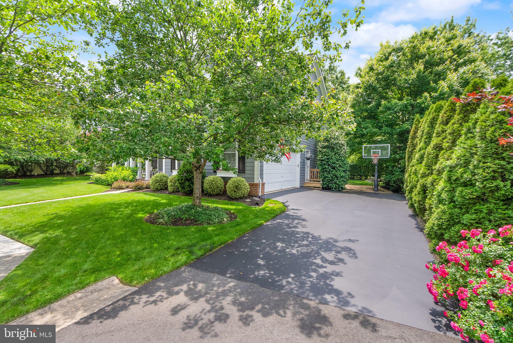 VILLAGE CASE - Residential