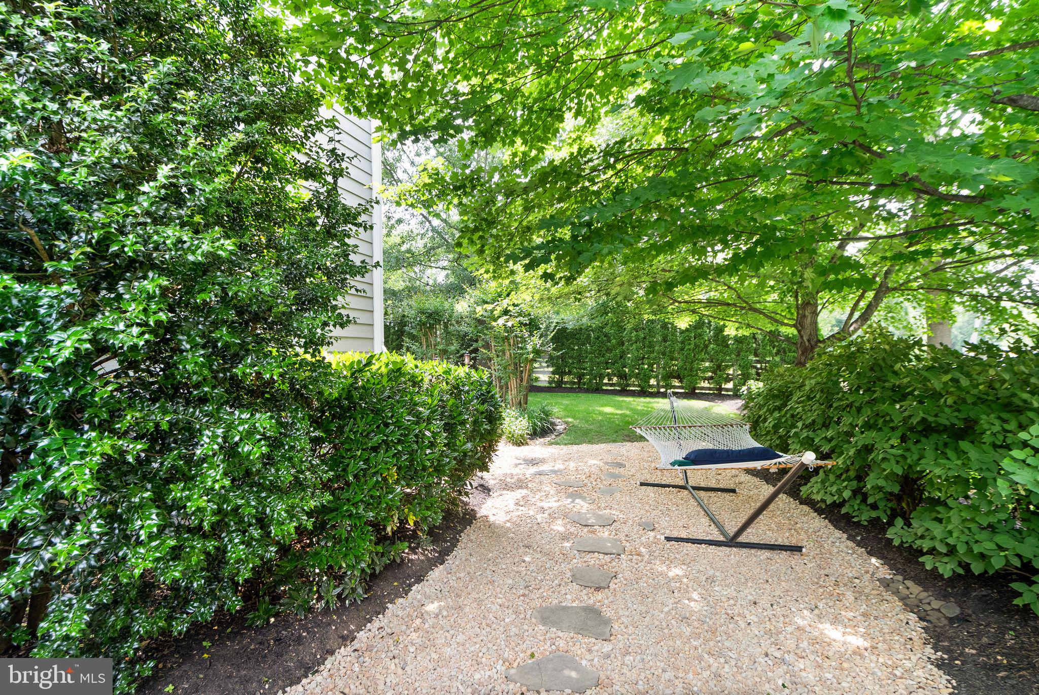 VILLAGE CASE - Residential