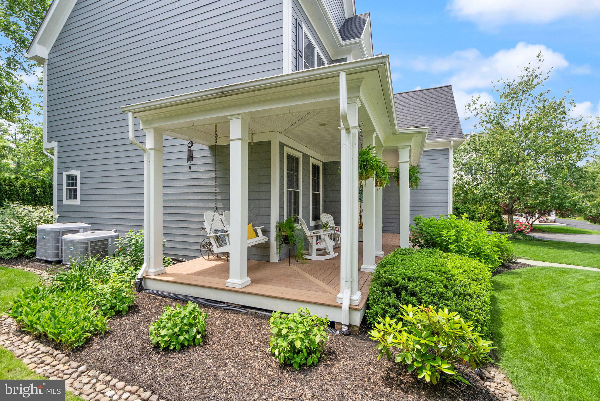 VILLAGE CASE - Residential