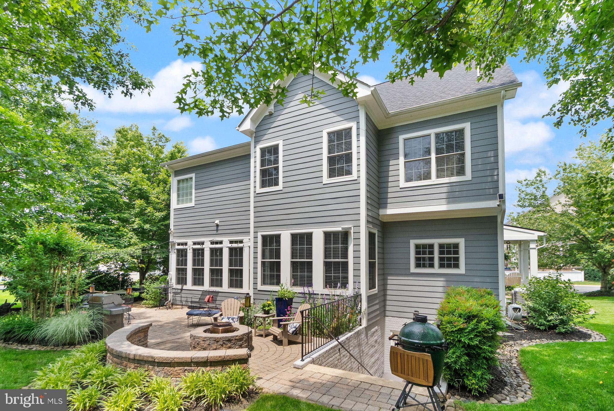 VILLAGE CASE - Residential