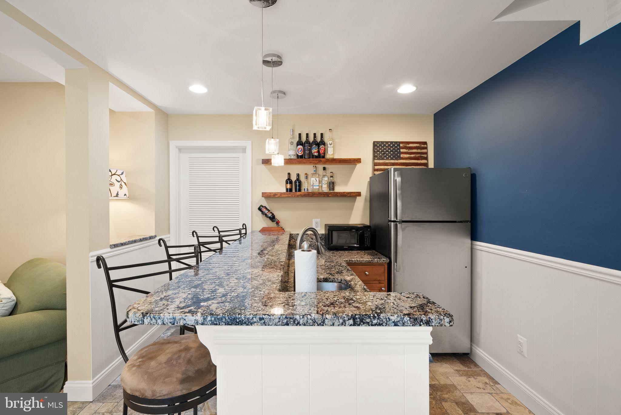 VILLAGE CASE - Residential