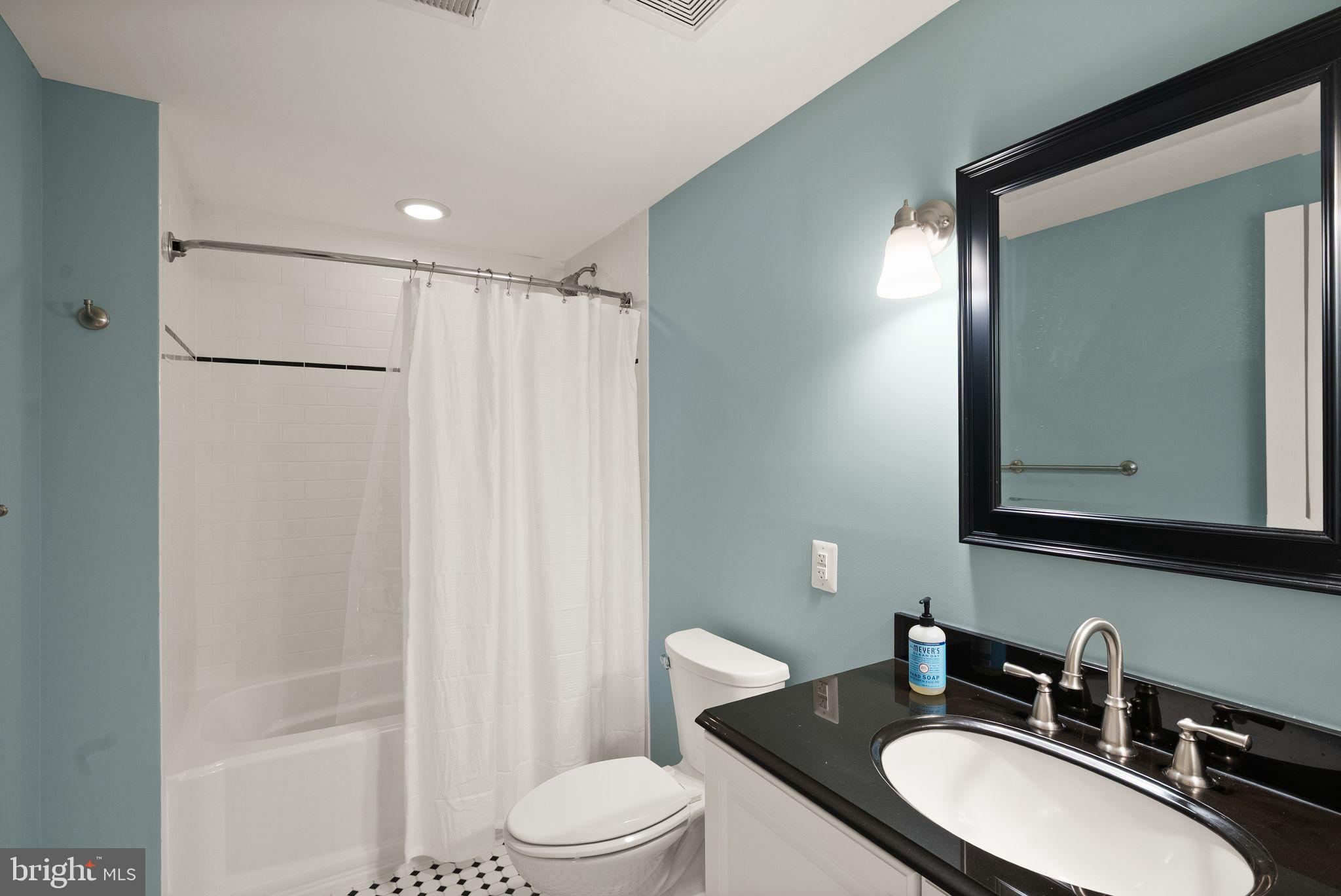 VILLAGE CASE - Residential