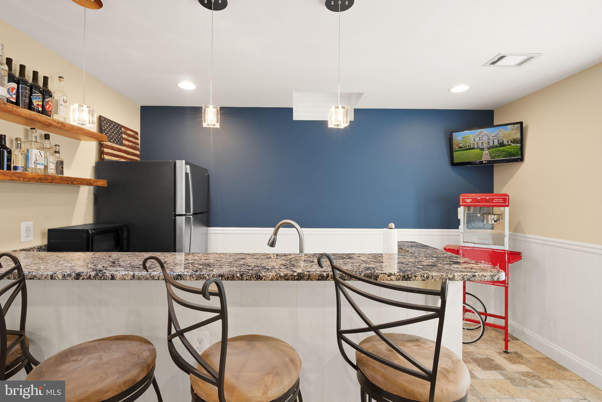 VILLAGE CASE - Residential