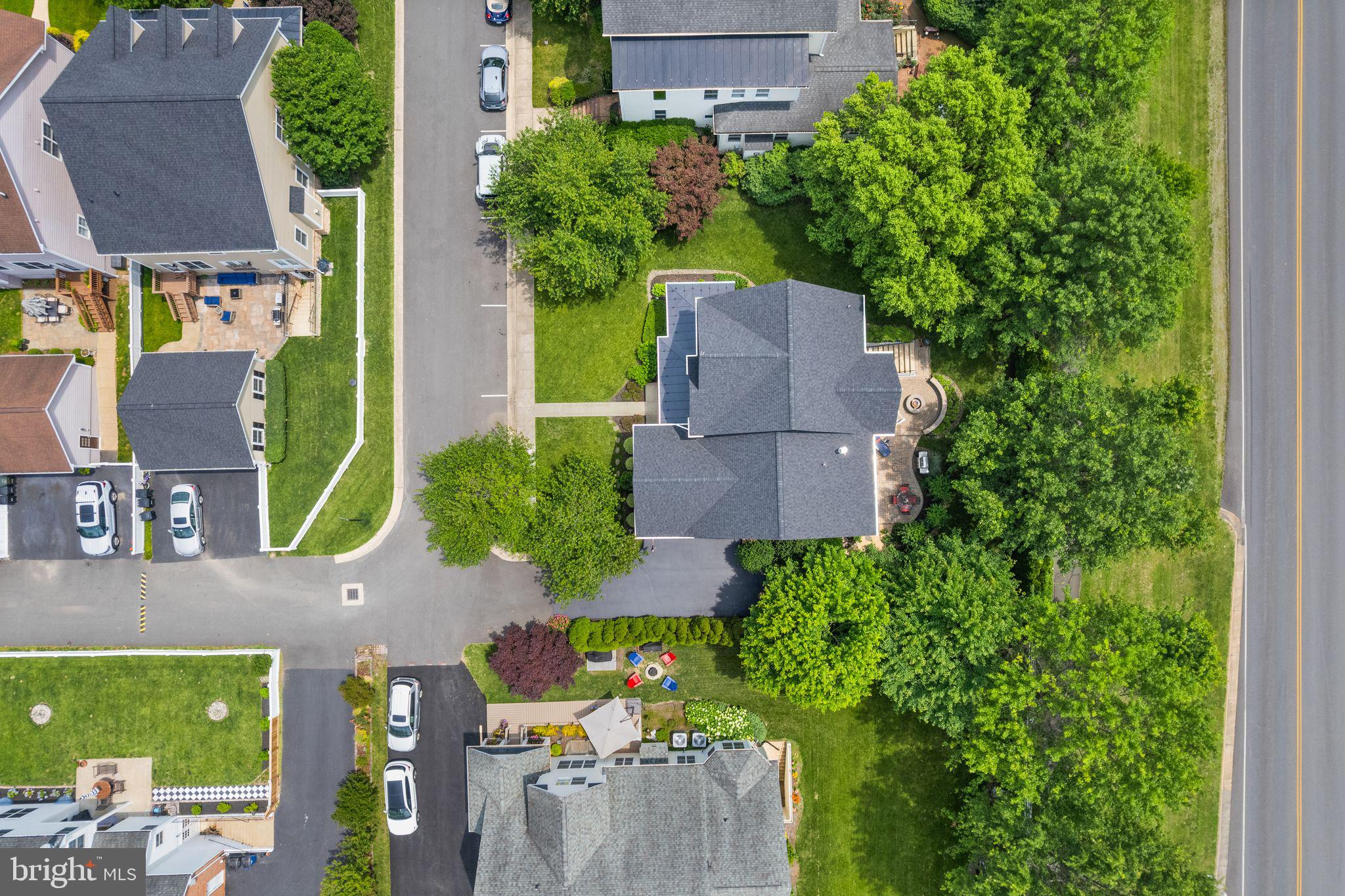 VILLAGE CASE - Residential