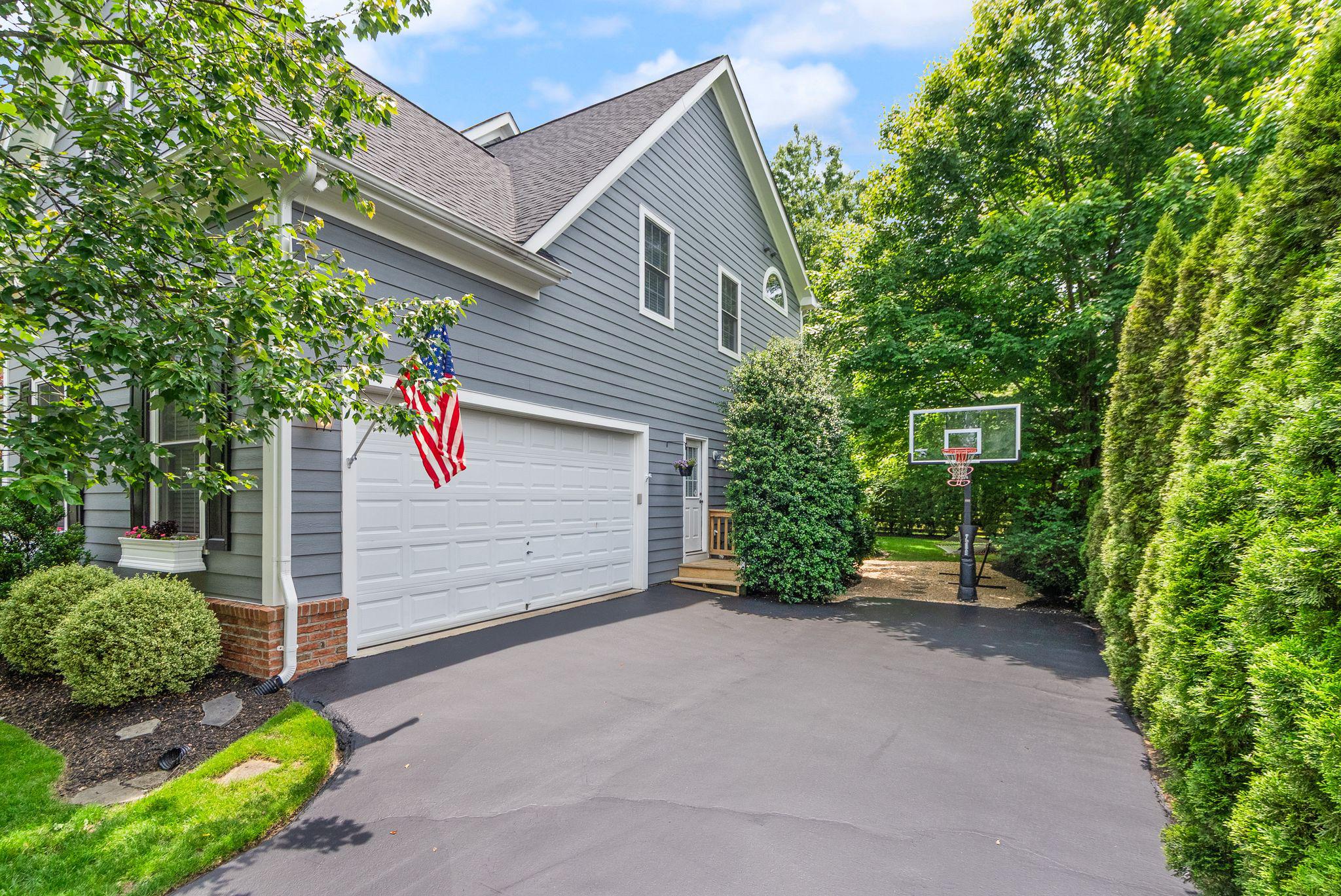 700 IRVINE BANK LANE