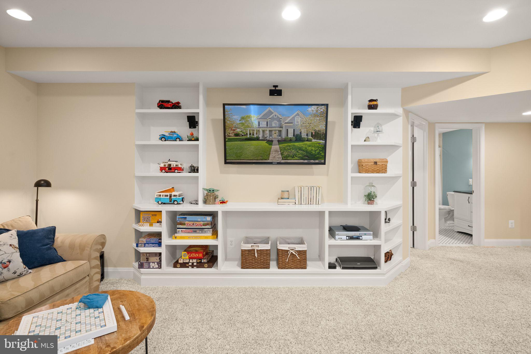 VILLAGE CASE - Residential