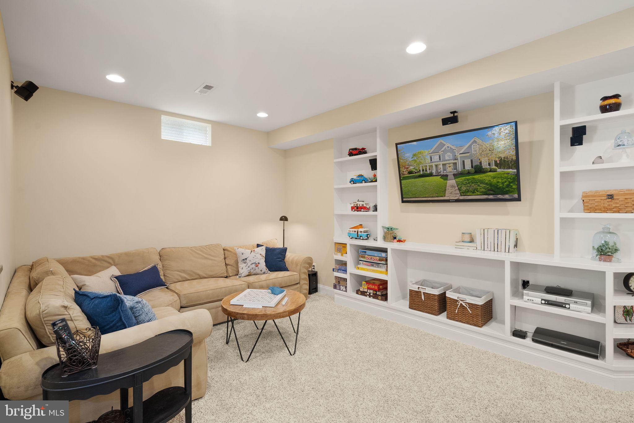 VILLAGE CASE - Residential