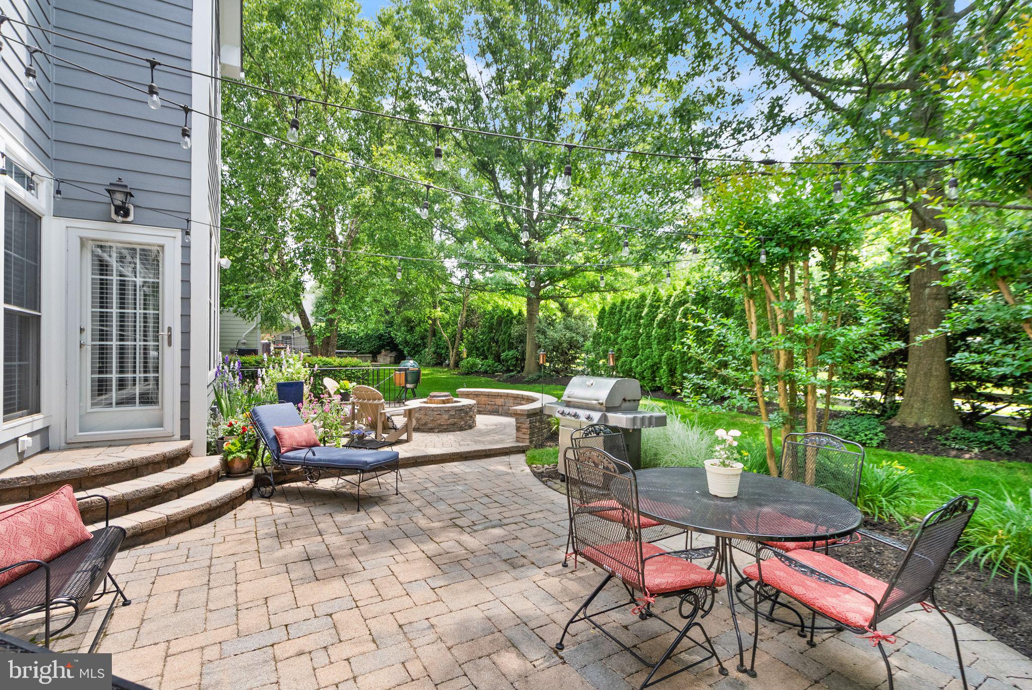 VILLAGE CASE - Residential